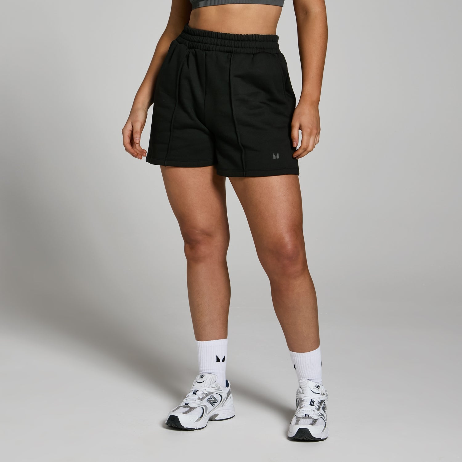 Lifestyle生活方式系列女士短款运动短裤 - 黑色  - XS